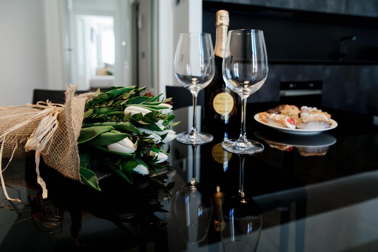 Apartamento Dome'S Charme - The House Of Travelers Como Exterior foto