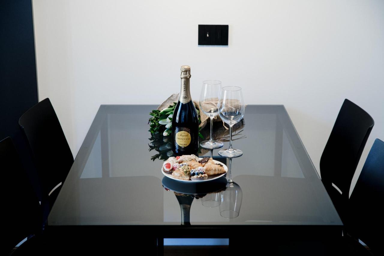 Apartamento Dome'S Charme - The House Of Travelers Como Exterior foto