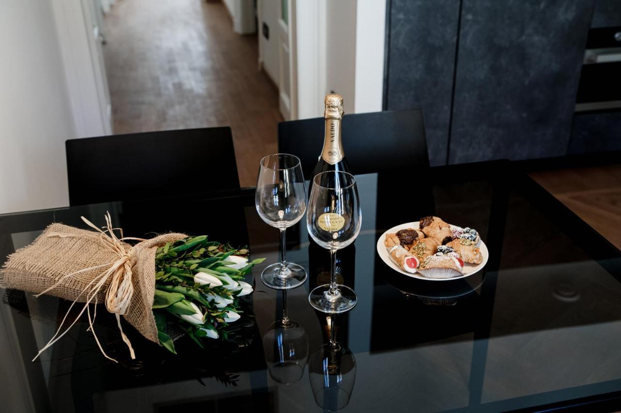 Apartamento Dome'S Charme - The House Of Travelers Como Exterior foto
